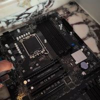 华擎妖板H610 Combo实物曝光：2槽DDR4+4槽DDR5合体！