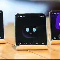 魅族22 Next AI小方块亮相：号称AI时代全新物种，4英寸机身