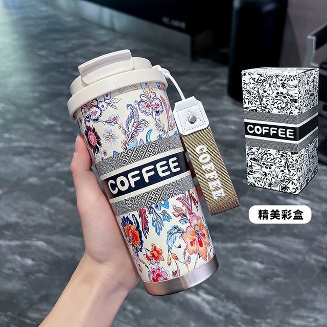 霸王茶姬手打奶茶操作违规
