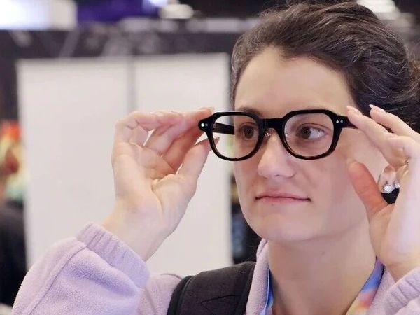 CES 2026 | 从25g单目单色到38g双目全彩，莫界带来AR眼镜「新标杆」