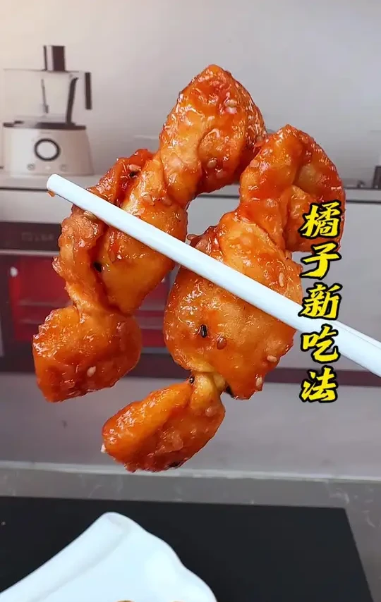 橘子的新吃法 橘子这样做酸甜酥脆 果香浓郁做法简单营养美味又好吃#橘子#饺子皮#美食