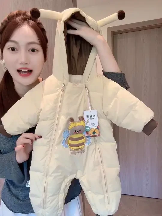 奶乎乎的小蜜蜂款式宝宝上身好看舒服又可爱！男女宝穿都好看！#婴幼儿服饰 #萌宝穿搭 #连体棉服 #连体爬爬服 #高品质童装