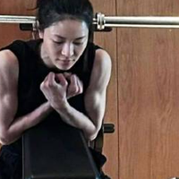 钟楚曦晒健身照，手臂肌肉线条太顶了！网友：这才是该有的力量感