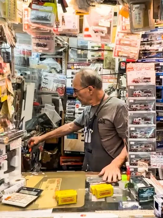 来看看纽约这家诞生于1946年的模型店#欣哲频道#汽车模型#模型#旅游