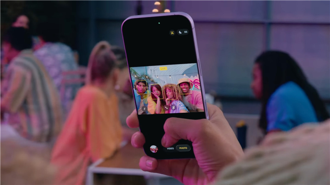 iPhone-17-front-camera-center-stage-in-action.jpg