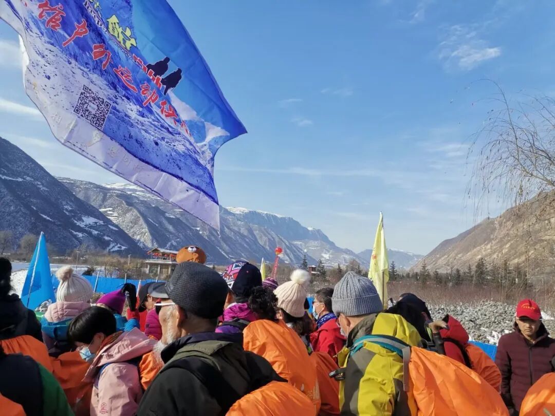 八龙峡冬季徒步:冰瀑奇观与攀冰体验指南