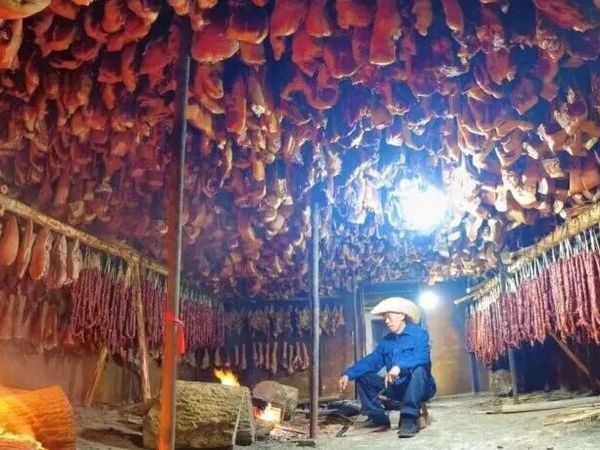 谁能从青城山帮我带条腊肉？急！