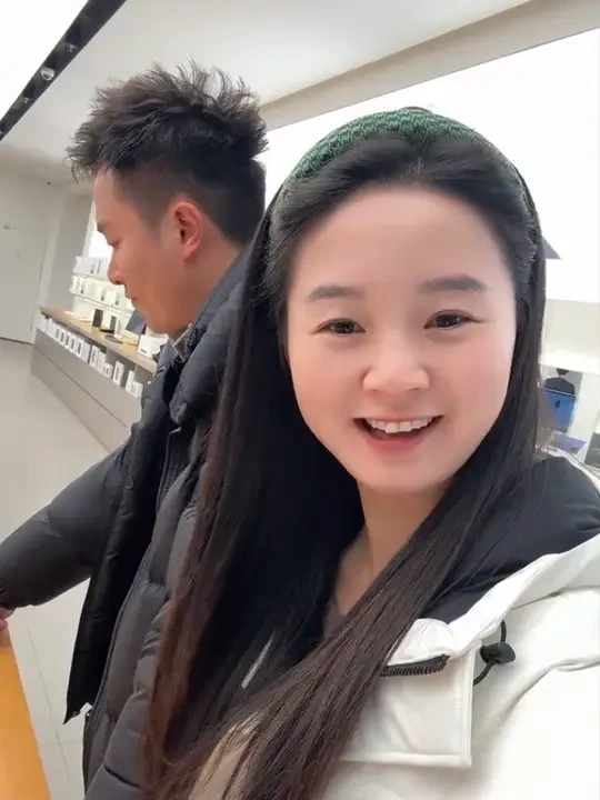 姐妹们，这个伪素颜神器太牛了，三分钟就能搞定气血感妆容，出门携带也很方便#有点东西好心动 #木子言素颜霜 #强烈推荐