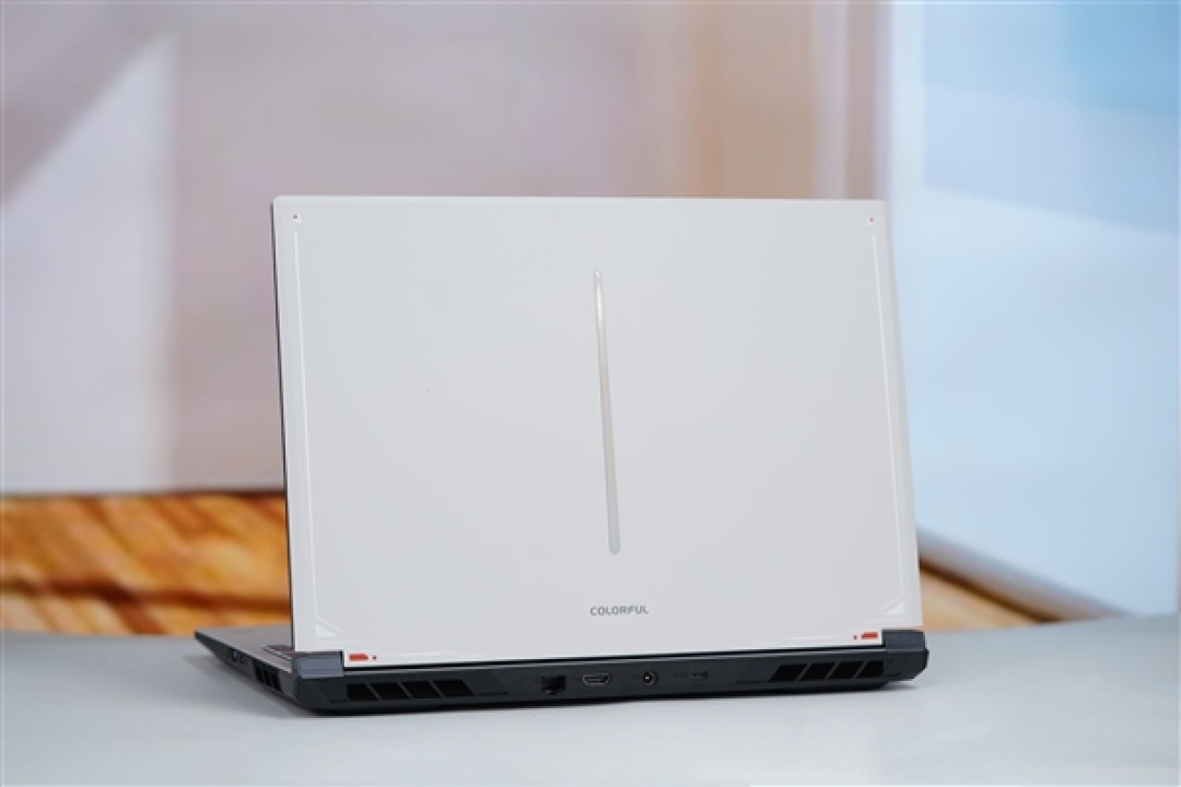 长江存储PC42Q SSD加持! 七彩虹隐星P16 Pro图赏
