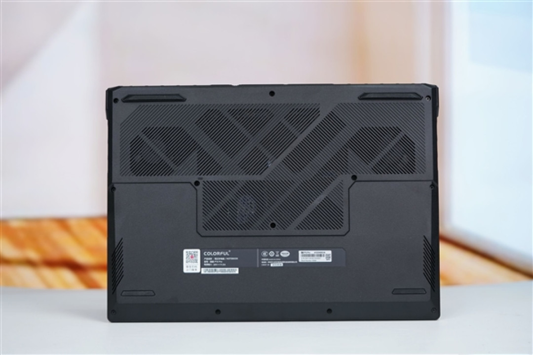 长江存储PC42Q SSD加持! 七彩虹隐星P16 Pro图赏
