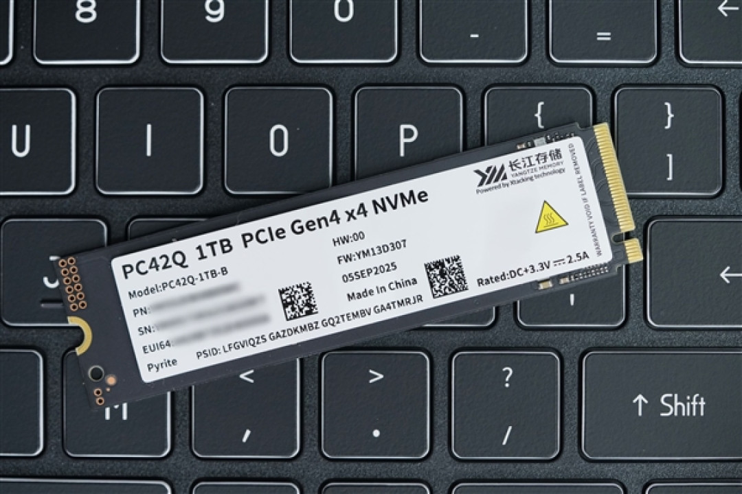 长江存储PC42Q SSD加持! 七彩虹隐星P16 Pro图赏