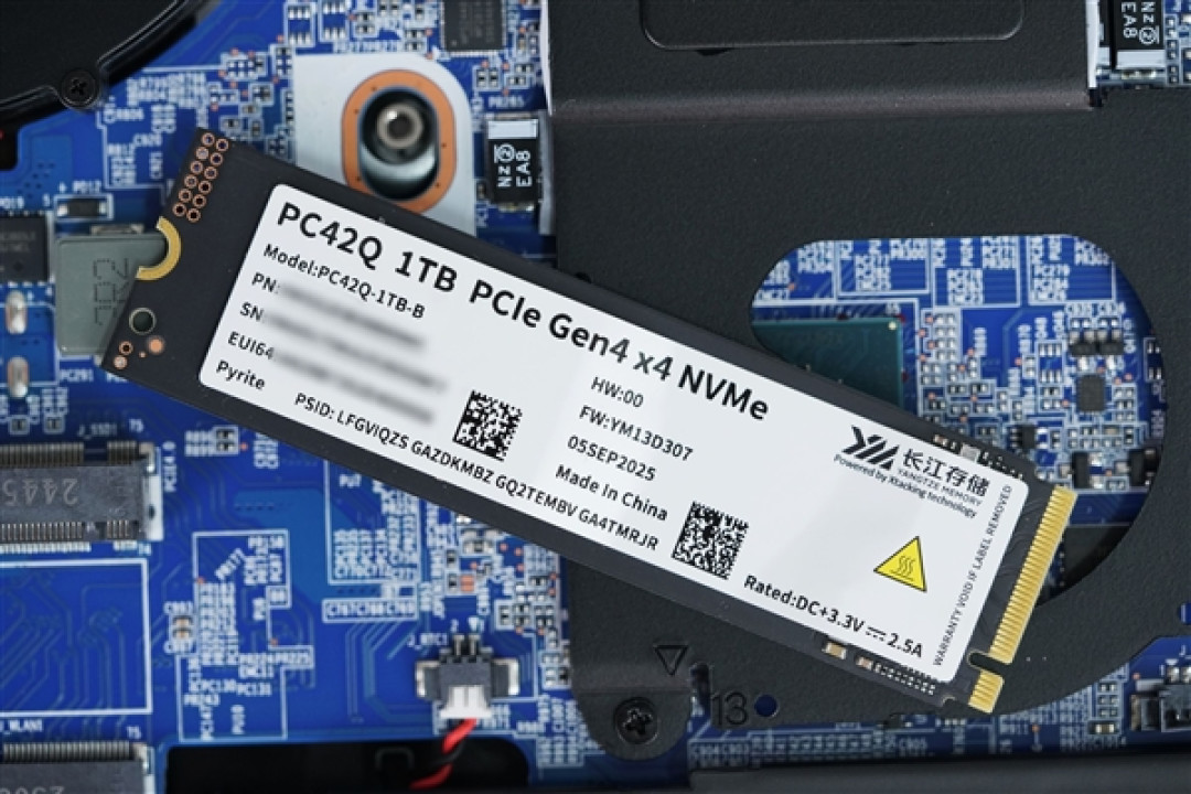 长江存储PC42Q SSD加持! 七彩虹隐星P16 Pro图赏