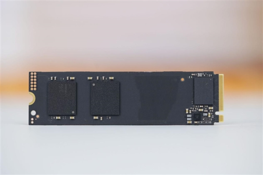 长江存储PC42Q SSD加持! 七彩虹隐星P16 Pro图赏