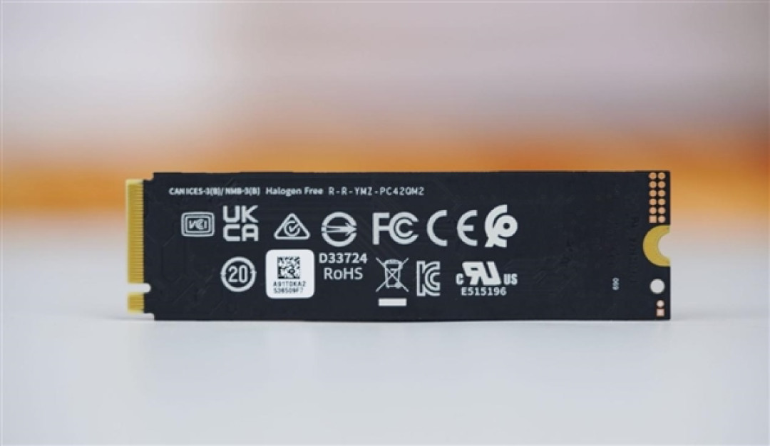 长江存储PC42Q SSD加持! 七彩虹隐星P16 Pro图赏