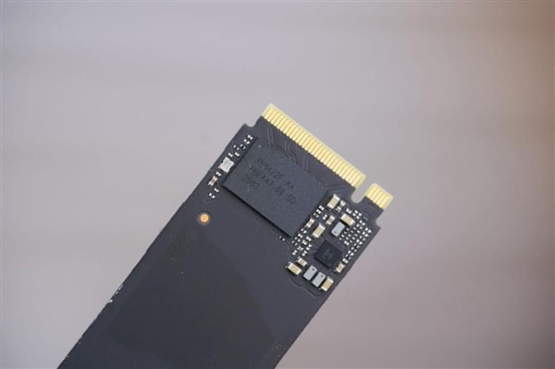 长江存储PC42Q SSD加持! 七彩虹隐星P16 Pro图赏