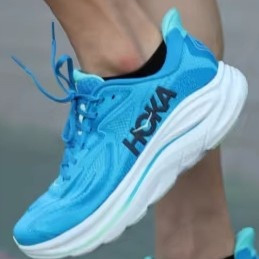 HOKA CLIFTON 10：2025年度最值得入手的「全能运动伴侣」