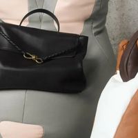 挑花眼了，你的第一只包选哪个？它们背在身上时髦年轻，优雅松弛