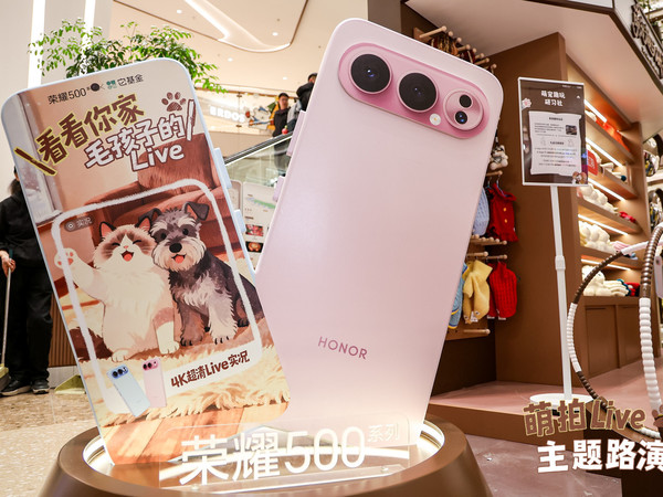 #北京也有宠物路演了# 没想到现在的手机影像技术在宠物身上还能这么玩！今天路过这个“萌拍Live”公益路演，必须得说一句，#给宠物出片很难吗#？以前我觉得特难，稍微一动就糊，但现场这个超清Live拍照