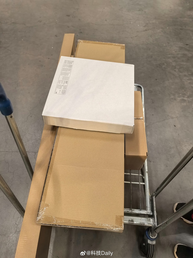 #宜家将闭店顾客感叹像过年# 说明价格合适大家真的买，宜家最重要的问题还是价格贵，好看但是不实用，适当调整定价策略，用实惠的价格带来高品质的产品或许还有机会。大家买东西像过年，说明也不是一无是处，就看