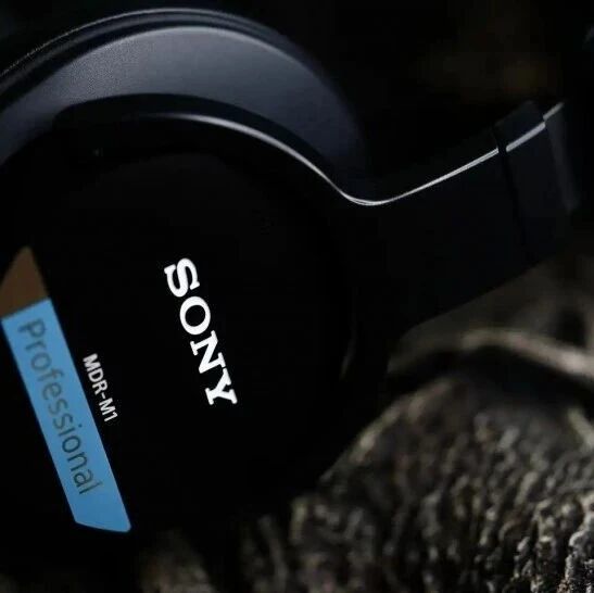 封闭式头戴监听耳机推荐：SONY MDR-M1