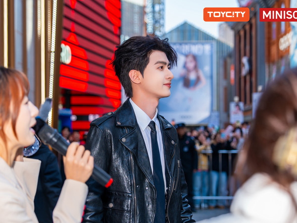 潮玩首发现场｜MINISO LAND武汉楚河汉街店出逃领队@陈鹤一 带领大家甜蜜出逃✨人气持续沸腾，互动全程高甜💥感谢每一份热爱，让遇见成为限时闪耀的约定#名创优品潮玩乐园##名创优品盲盒##clue