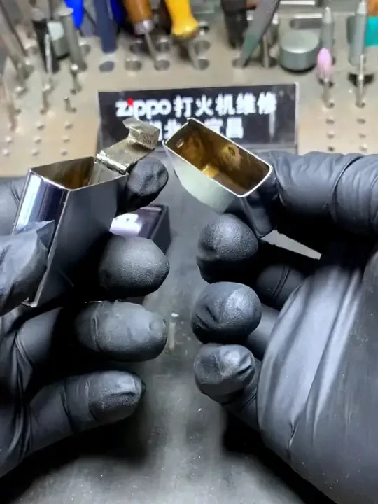 铰链焊接，清洗保养   每天上午十一点半开播，维修进粉丝群咨询管理#Zippo #打火机 #Zippo维修