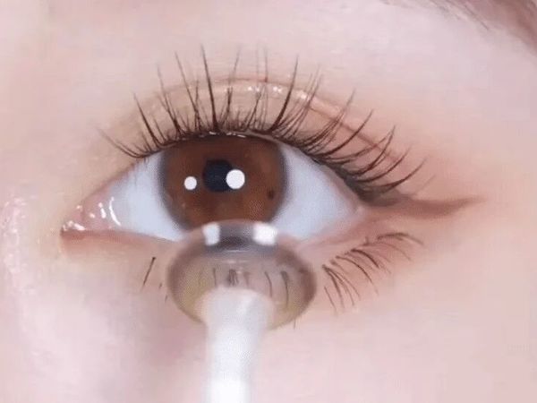 隐形眼镜中彩片的分类与选择