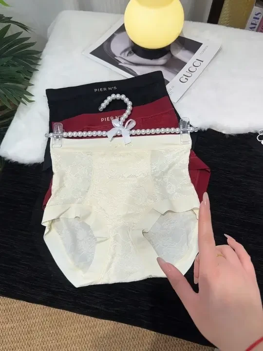 姐妹们!终于找到了草本初色这款山茶花浮雕内裤!高级感满满，上身还巨舒服!关键新品冲销量这价到手三条!追求舒适度的姐妹一定要试试!#贴身衣物#面料柔软舒适 #加长裆内裤#女士内裤