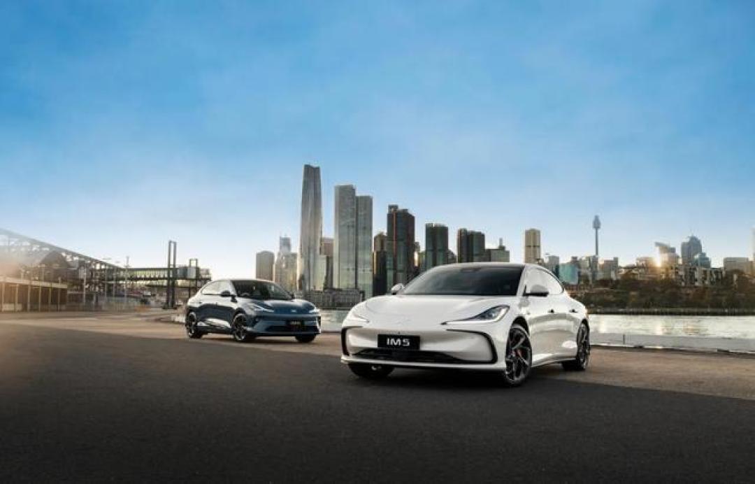 智己LS6海外实测:用技术重塑豪华SUV