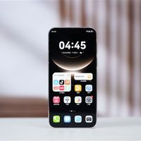 一半老年人用3000元以上手机 华为、苹果占比近7成