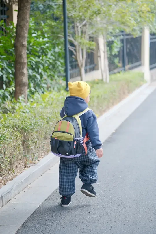 挖到幼儿园书包宝藏！这抹绿太绝了👍