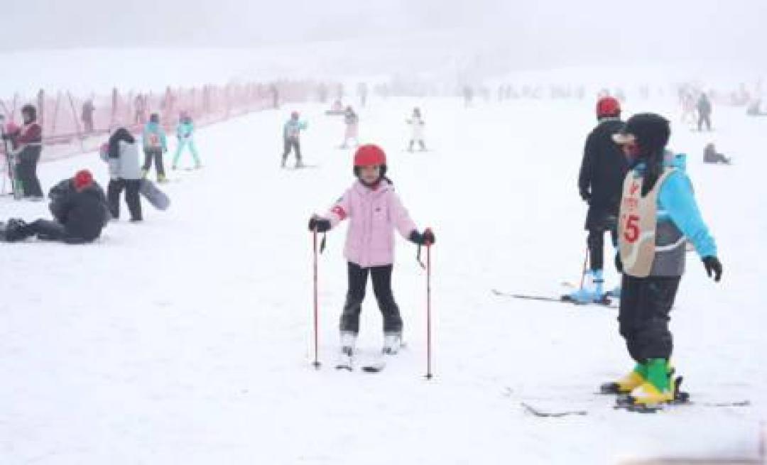 玩转南天湖冰雪世界:滑雪泡汤、林中穿梭,体验冰火两重天