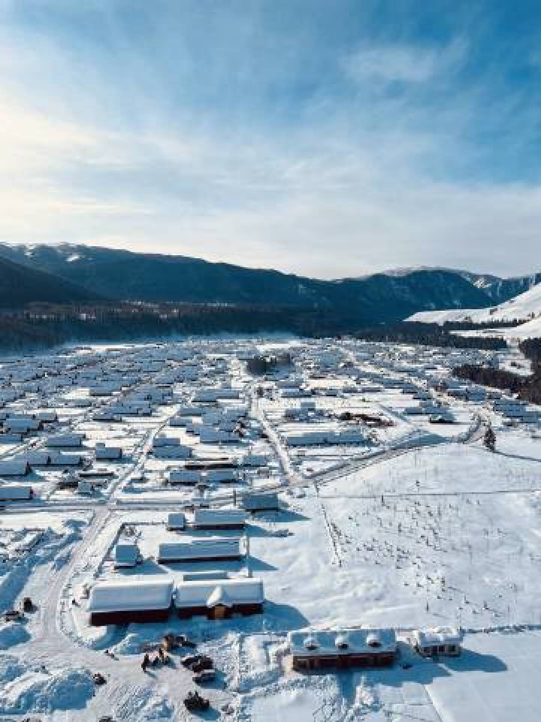 闯入冬日喀纳斯秘境,探寻被蓝冰与粉雪封印的童话王国
