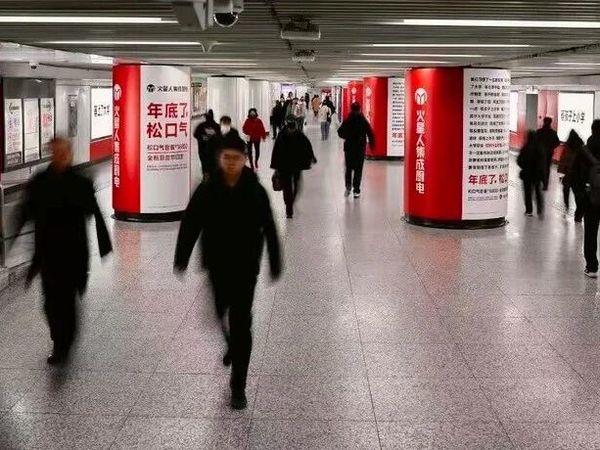 火星人打广告，惹毛地球打工人