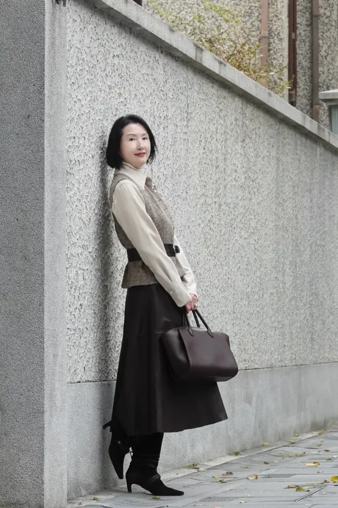 50+女性初冬穿搭指南:高级感与实用性并存