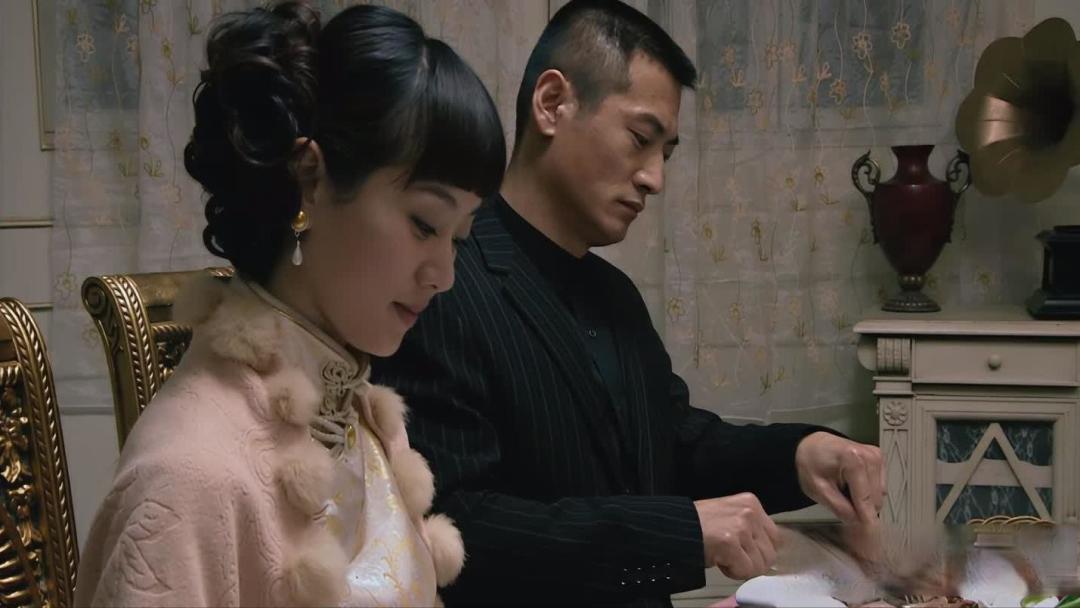 解析《潜伏》马太太问床事的深层含义
