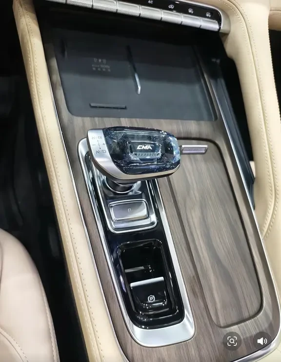 星越L东方曜Flyme Auto体验：智能座舱懂生活
星越L东方曜Flyme Auto智能座舱从“新鲜感”变成了“离不开”。它没玩虚的科技堆砌，反而在日常高频场景里藏满贴心设计，用下来只剩一个感受：这