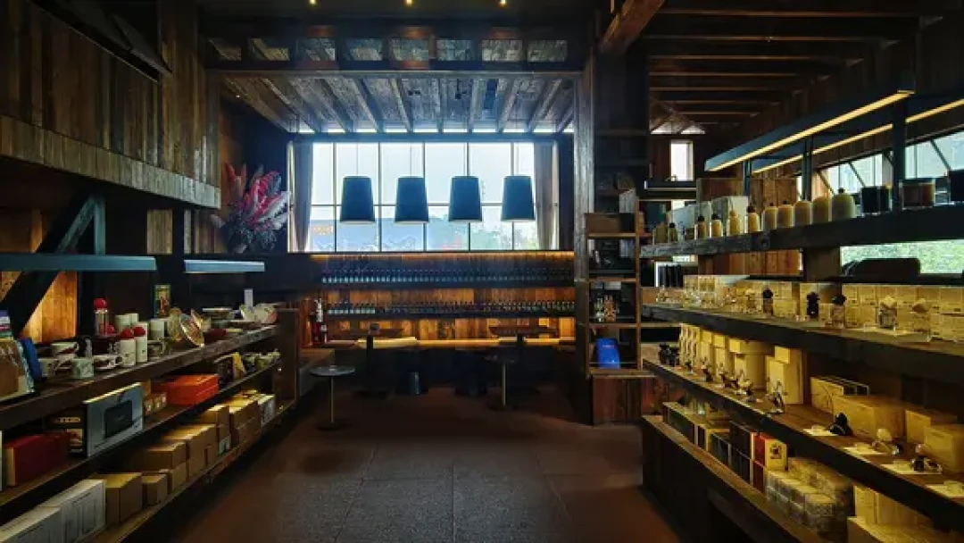 成都新山书屋：工业风里的复合美学空间