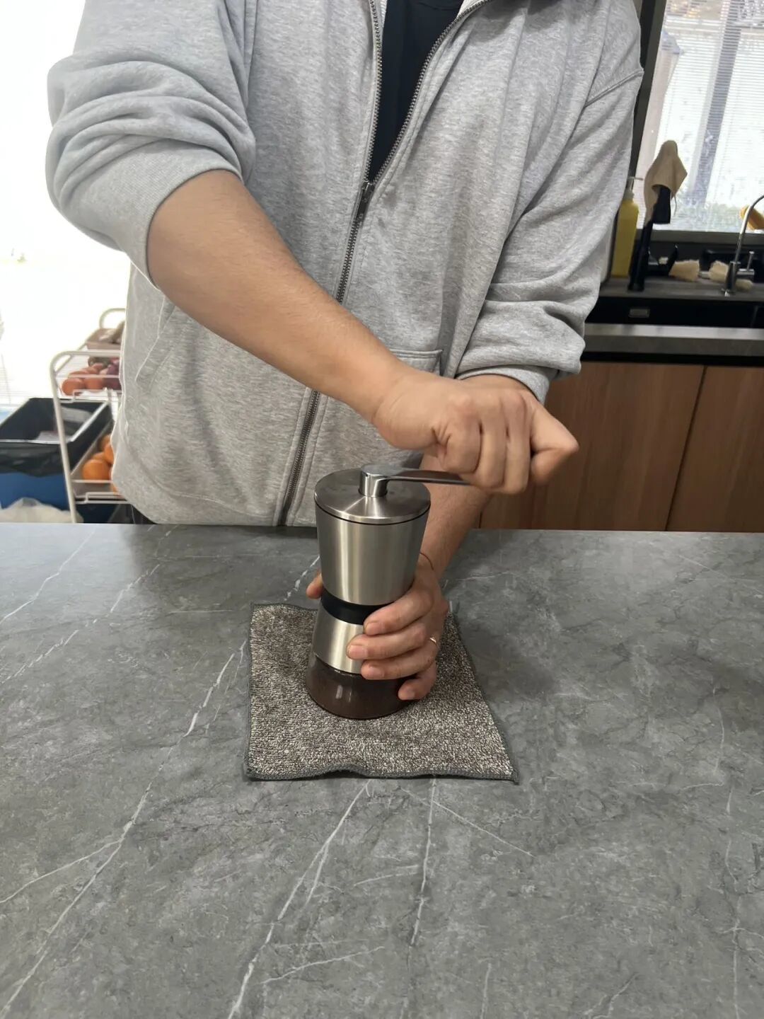 手冲咖啡磨豆机:经典设计为何更胜一筹?