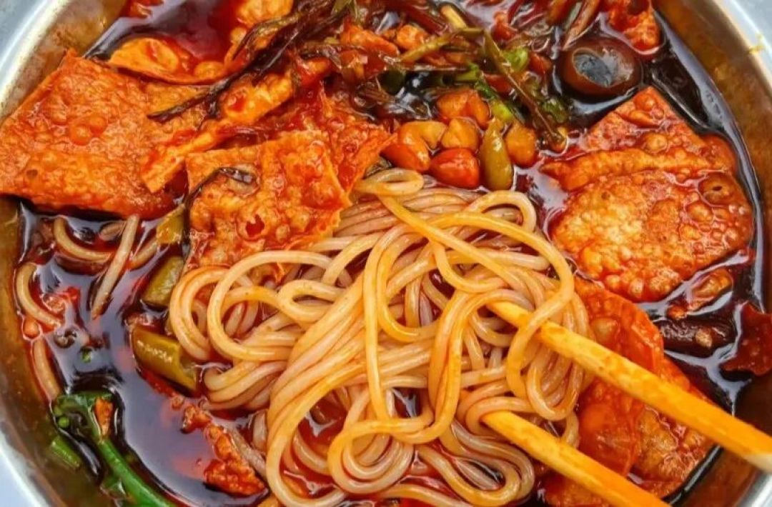 柳州螺蛳粉秘方:从家庭制作到开店指南