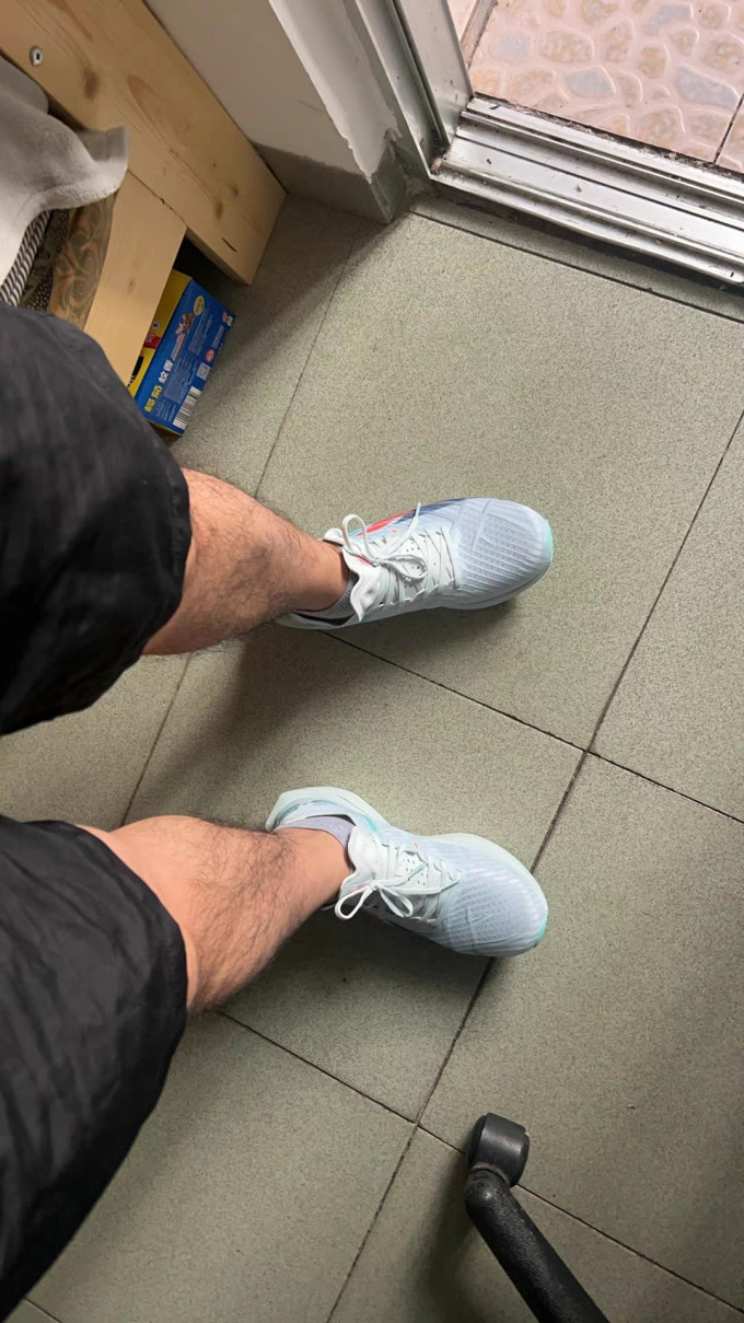 特步跑鞋
