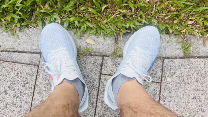特步跑鞋