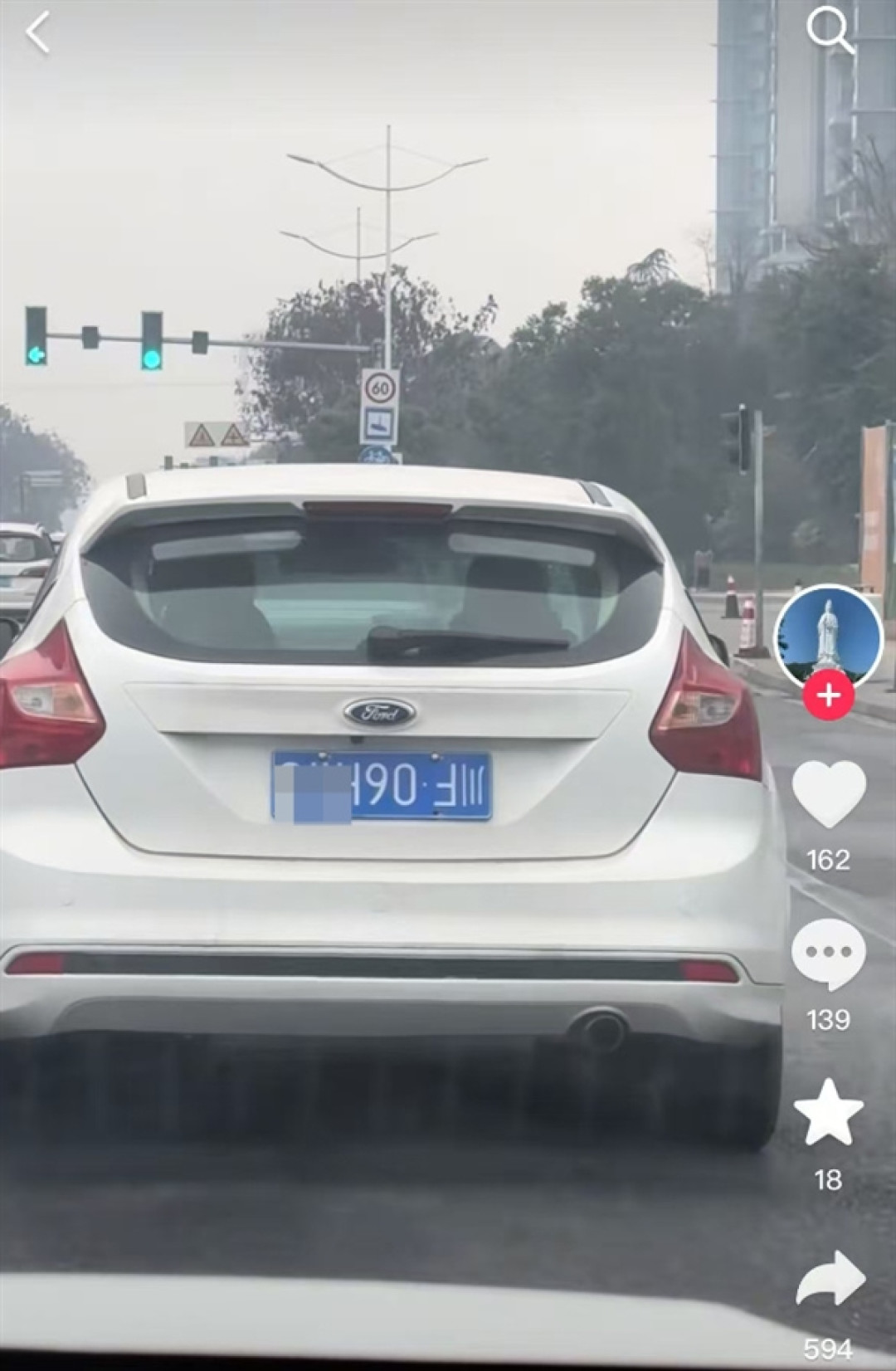 男子开着车牌倒装的汽车上路 交警:罚款200元记3分