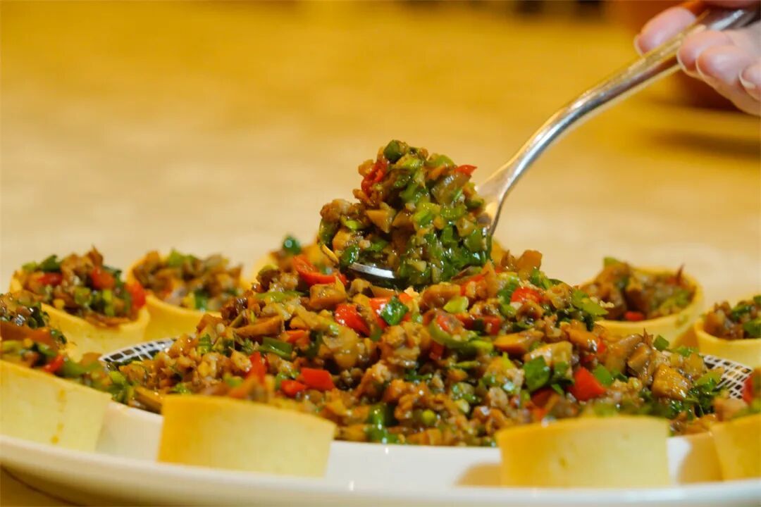昆明菌子宴:传统与创新的味觉巅峰