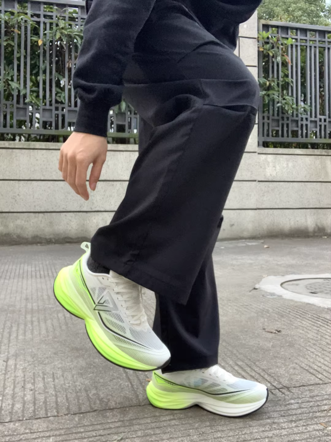 匹克跑鞋