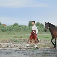 流量干部贺娇龙的四年助农答卷