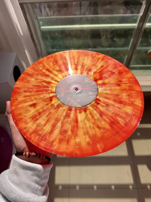 TN：封面基础，黑胶就不基础