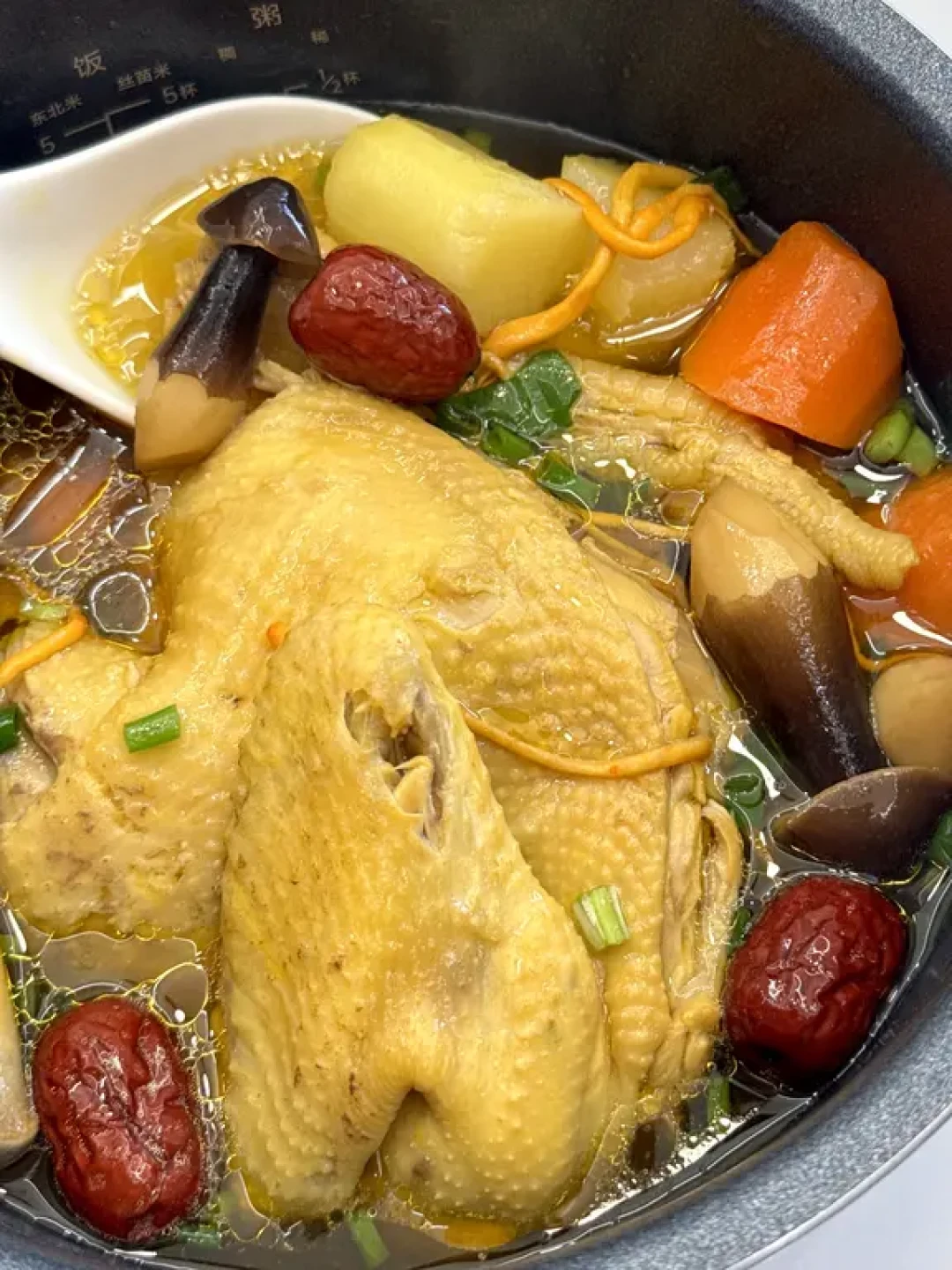 电饭锅版山药炖鸡汤,秋冬滋补一锅端