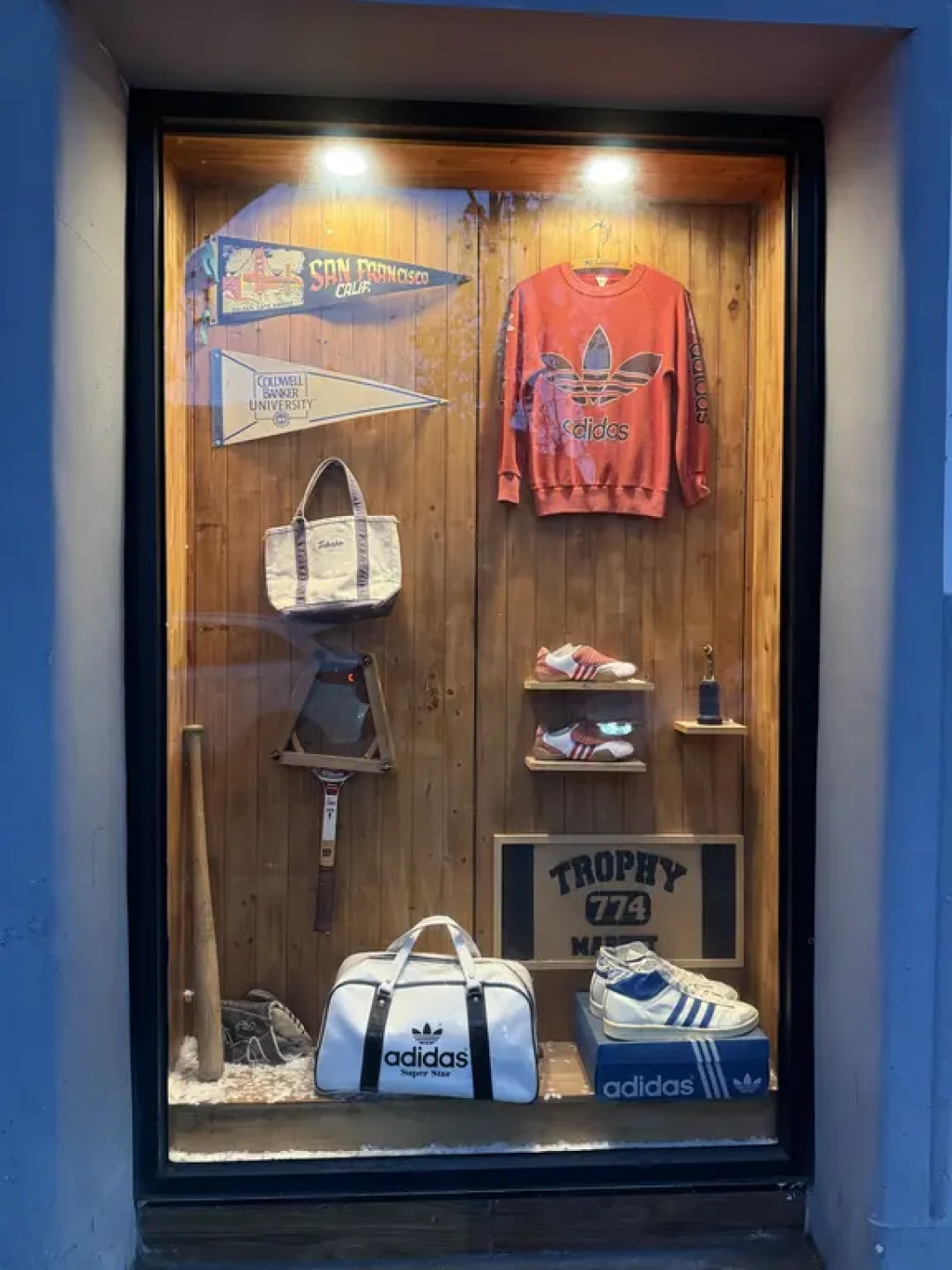探秘Trophymarket:一家能淘到F1赛服的古着店