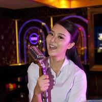 K歌的悖论：在技术喧嚣中寻觅本真之声